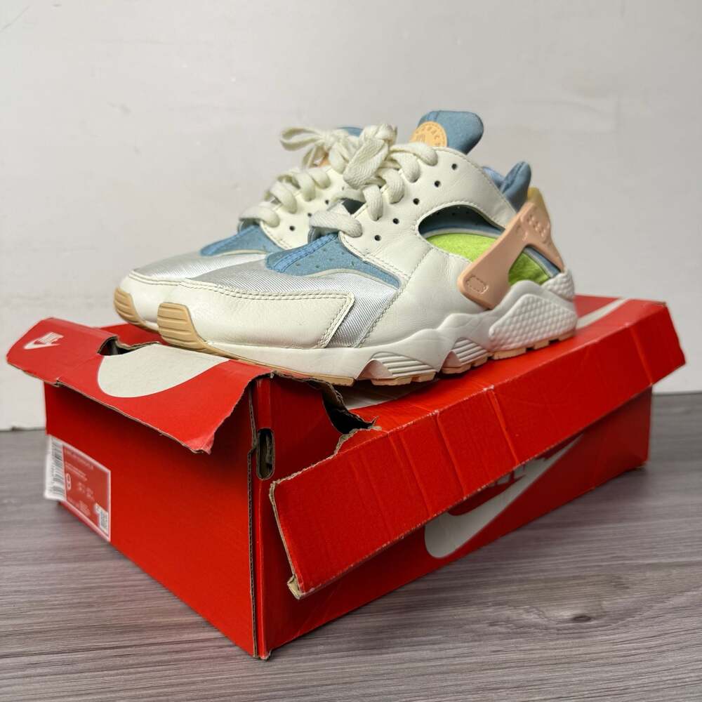 Nike Women's Air Huarache SE 'Sun Club Sail/Arctic Orange-Worn Blue (DQ0117-100)